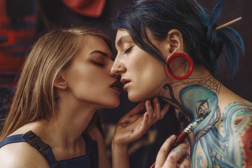 : model, lesbians, kissing, two women, closed eyes 1920x1282, making out HD wallpaper