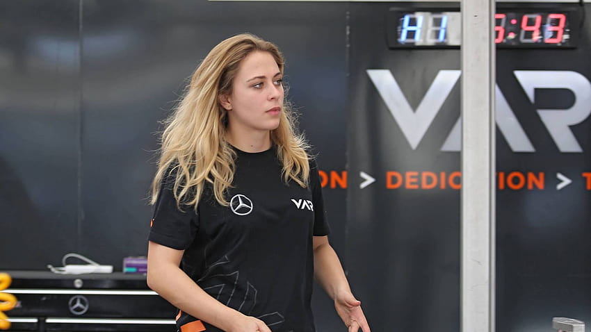 Sophia Florsch vows to return to Formula 3 after surgery on fractured spine HD wallpaper