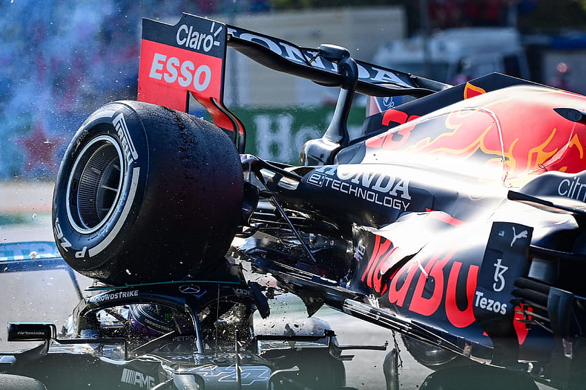Gallery: Hamilton, Verstappen Crash Overshadows 1, f1 kazası HD duvar kağıdı