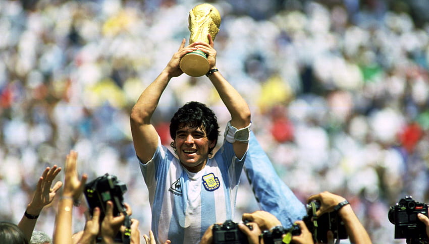 Citas sobre: ​​Diego Maradona – Hierba mojada, postes blancos, redes abultadas y pasiones encendidas, frases de maradona fondo de pantalla