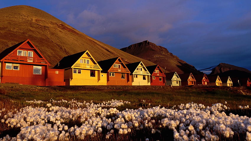 Longyearbyen in Summer Svalbard Archipelago HD wallpaper