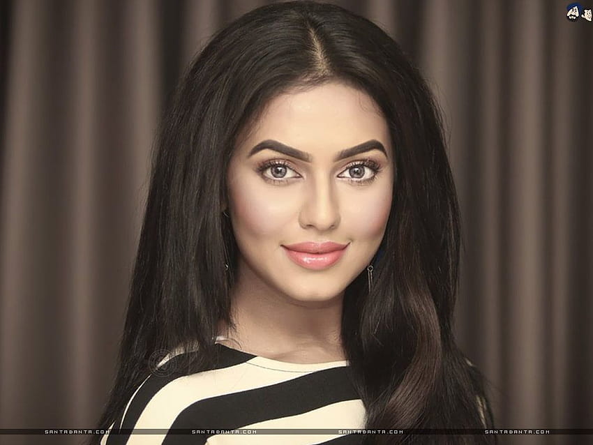 Bangladeschische Filmschauspielerin, Model, Fernsehmoderatorin und Radiojockey, Nusrat Faria Mazhar HD-Hintergrundbild