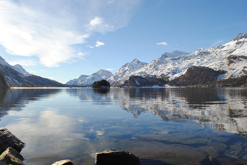 Montaña helada y lago, lago, Valle de Engadina, paisaje, montañas, lago en el valle fondo de pantalla