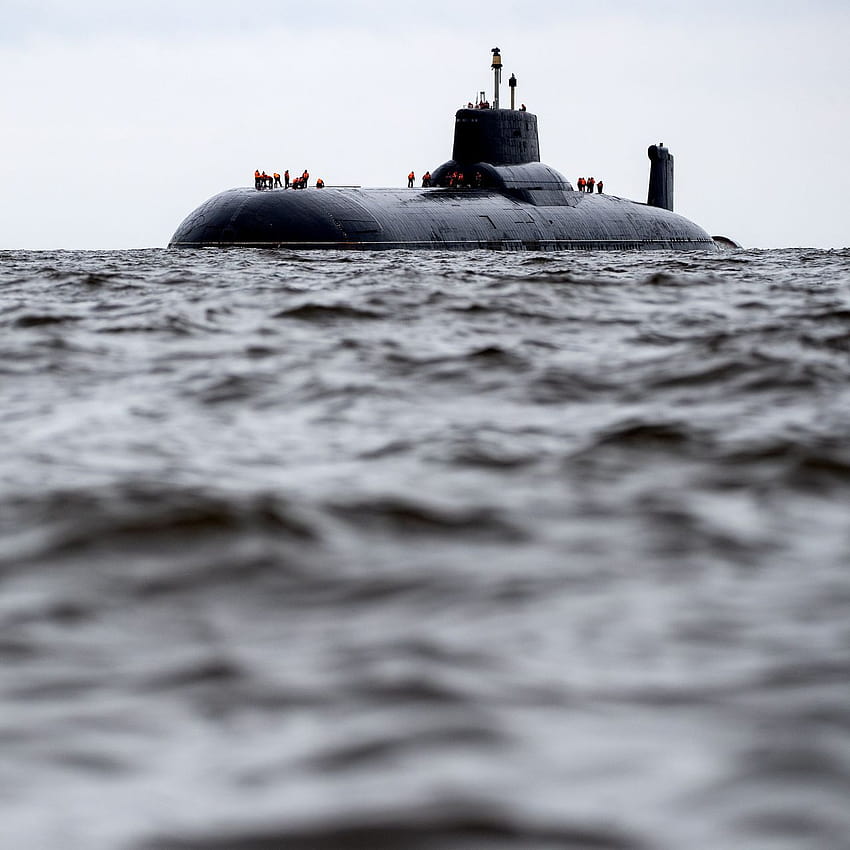ロシアの潜水艦は氷の北大西洋、アクラ級潜水艦で NATO をテストします。 HD電話の壁紙