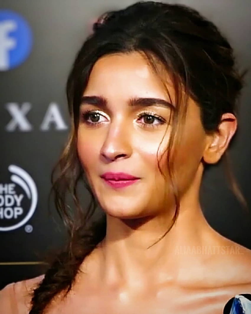 may contain: one or more people and closeup, alia bhatt expressions HD phone wallpaper