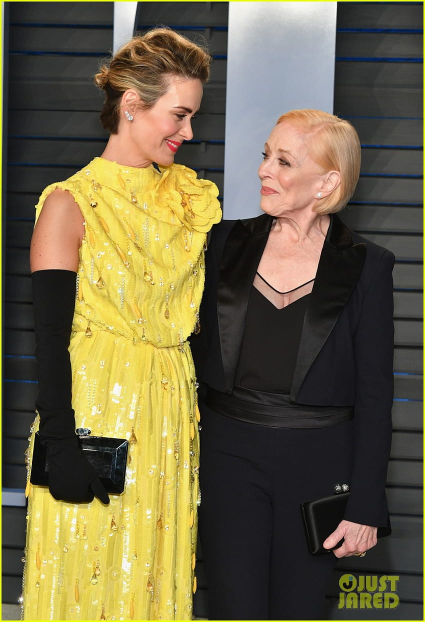 Sarah Paulson Reveals Why People Are So Preoccupied with Her & Holland Taylor's Age Gap: 4486134 HD phone wallpaper