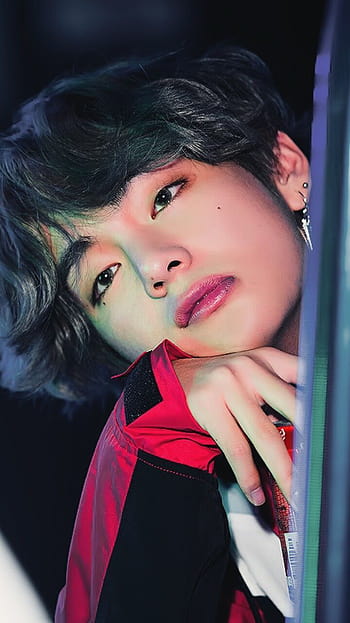 Kim Taehyung from BTS's Hair Strand at the 2022 Grammy Awards Is Going  Viral — See Photos, Videos