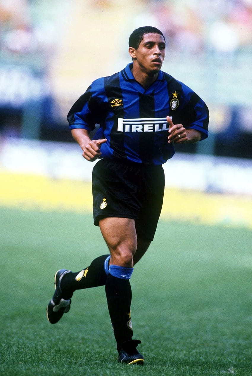 Roberto Carlos on Internazionale Milano Inter Milan ~, roberto carlos  iphone HD phone wallpaper | Pxfuel