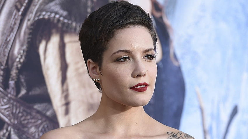 Halsey's Short Blonde Haircut: See Her New Look - wide 2
