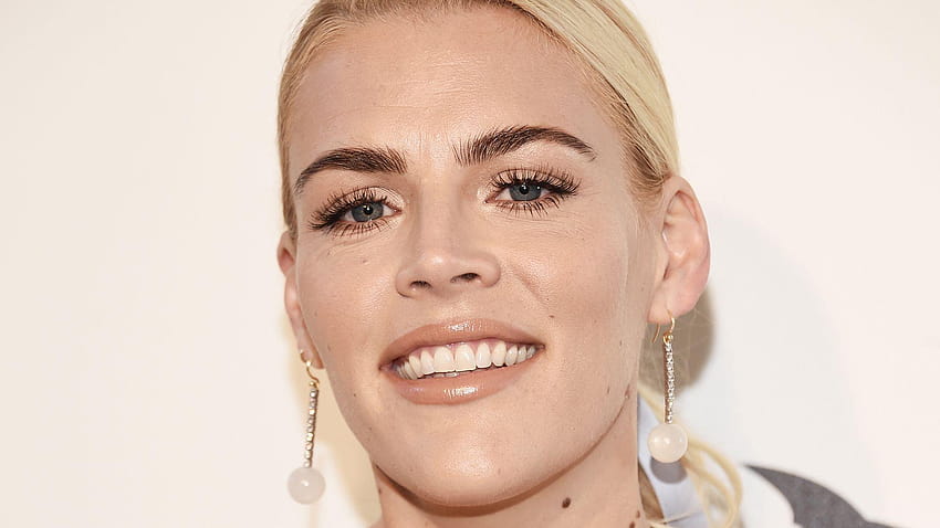 Busy Philipps Dyed Her Hair Millennial Pink, and It Looks Just Like HD wallpaper