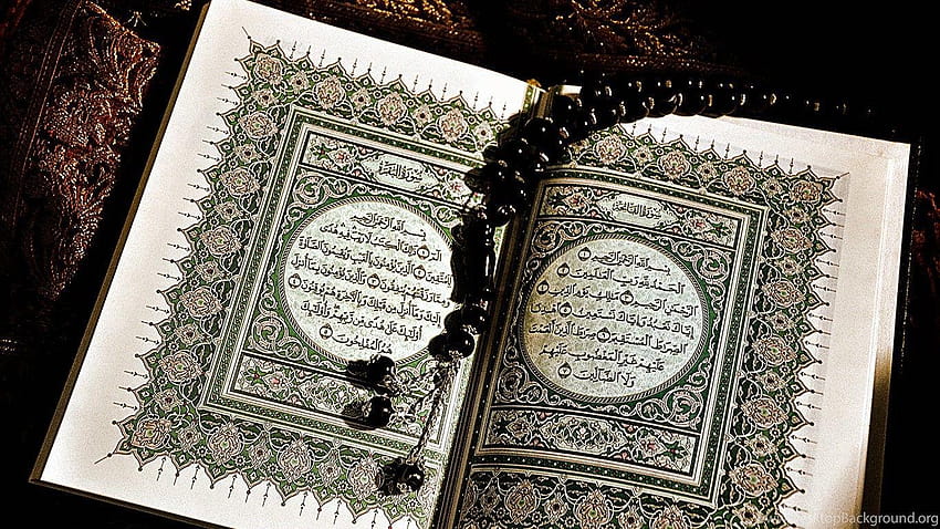 Mit islamischen Hintergründen des heiligen Quran HD-Hintergrundbild