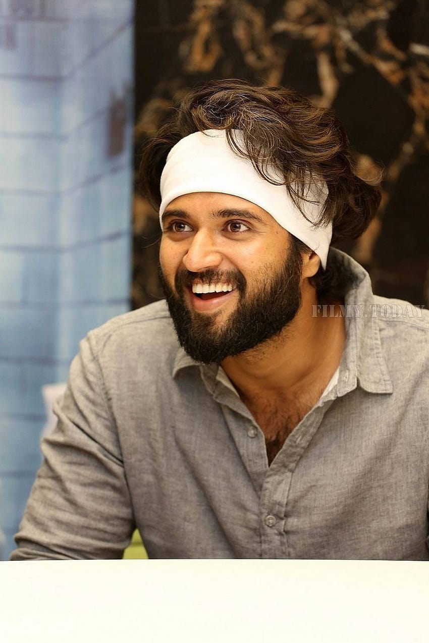 Vijay devarakonda di Rajuchutru Sfondo del telefono HD