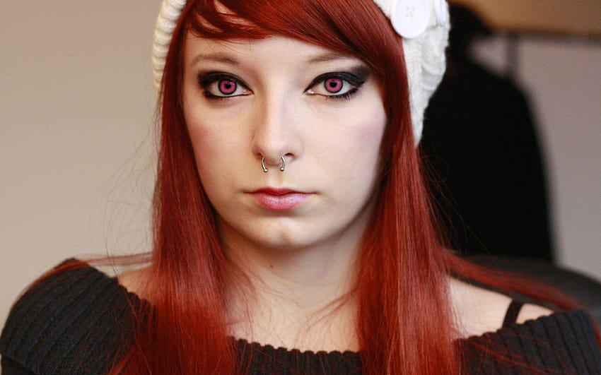 Wanita berambut merah dengan tindik hidung Wallpaper HD