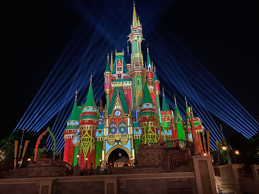 Walt Disney World Christmas 2021: Decorations, Festive Food, Holiday Characters, walt disney world 2021 HD wallpaper