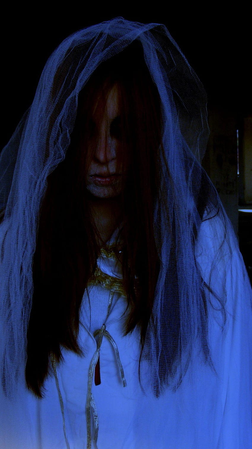 Fantasma di donna in abito da sposa, ragazza fantasma Sfondo del telefono HD
