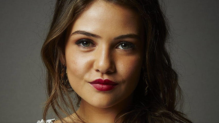 1366x768 danielle campbell, ผู้หญิง, ใบหน้า, รอยยิ้ม วอลล์เปเปอร์ HD