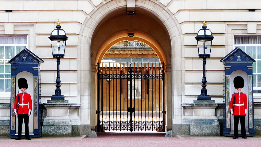 Foot Guards with bearskin hats outside Buckingham Palace HD wallpaper
