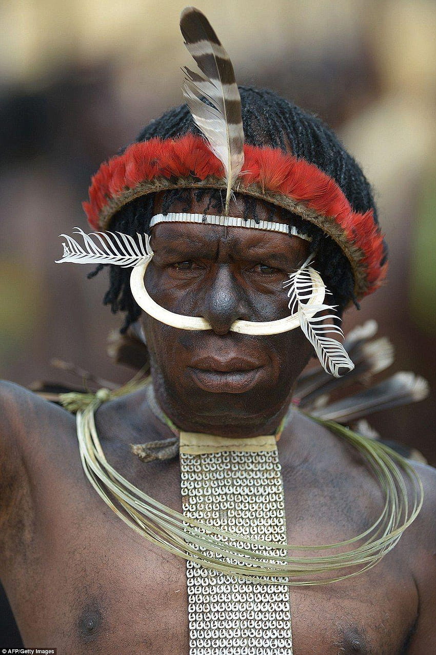 Köylülerin atalarını mumyaladığı ve kabile üyelerini sakladığı Papua Yeni Gine HD telefon duvar kağıdı