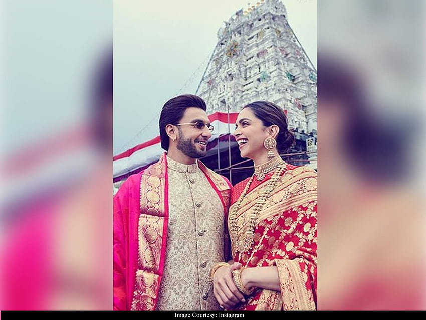 Vídeo: Deepika Padukone adverte Ranveer Singh para não roubar seu leque que encheu o casal de gritos de 'eu te amo' durante a visita ao templo de Tirupati papel de parede HD