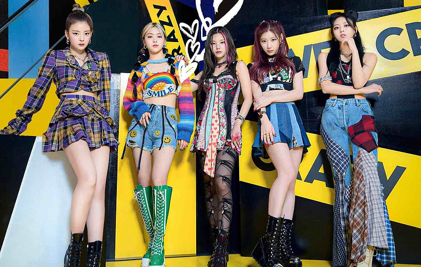 ITZY unveil tracklist for upcoming first studio album 'Crazy In Love', swipe itzy HD wallpaper