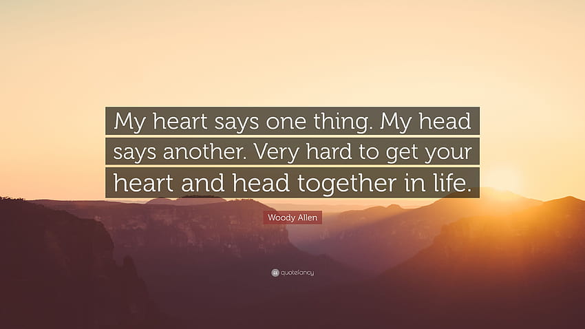 Woody Allen Cytaty: „Moje serce mówi jedno. Moja głowa mówi co innego. Bardzo trudne do zdobycia, moja głowa, moje serce Tapeta HD