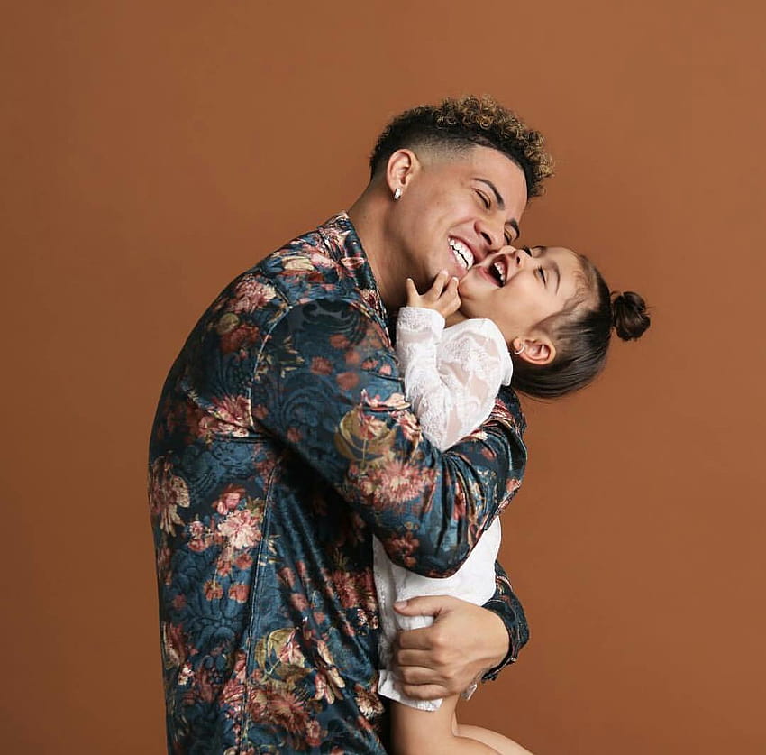 Ace Family FanPage♠️ on Instagram: “Elle♥️ #austinmcbroom #theacefamily  #ellelively” | Ace family, Ace family wallpaper, Ace