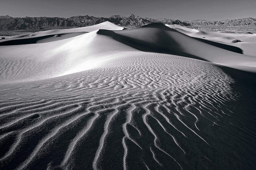 Atemlos. Fine-Art-Grafik von Peter Lik. – LIK Fine Art, felsige Hügel des Death Valley HD-Hintergrundbild