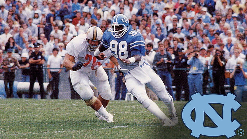 UNC Futbolu: Lawrence Taylor UNC'yi 1980'de Son ACC Unvanına Taşıdı HD duvar kağıdı