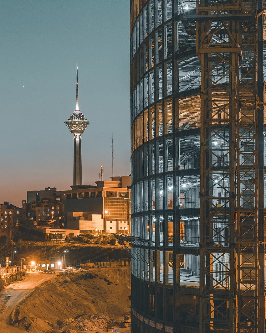 Landschaft des braunen Turms – Teheran HD-Handy-Hintergrundbild