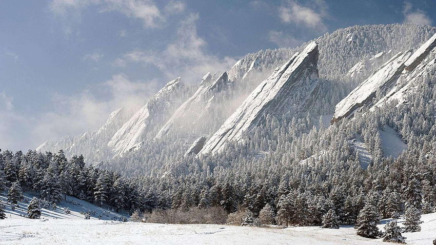 2020 年にコロラド州ボルダーのフラットアイアンズ、ロッキー マウンテン国立公園の冬 高画質の壁紙