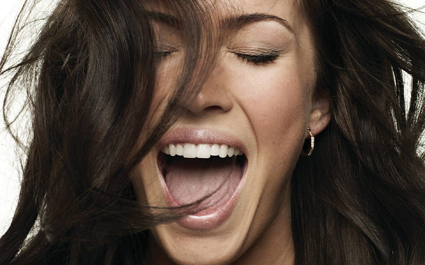 Megan Fox Open Mouth HD wallpaper