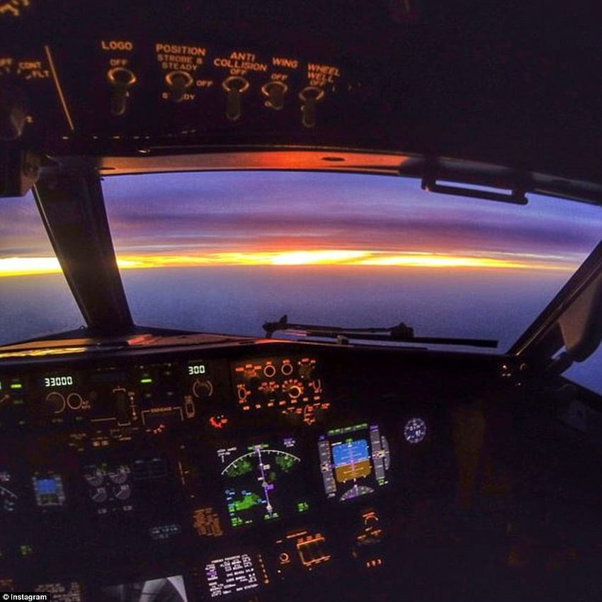 The stunning that show dozens of pilots are breaking safety rules: Contraband instagram snaps increasingly taken by men behind the controls even when coming in to LAND, piloting skills HD phone wallpaper