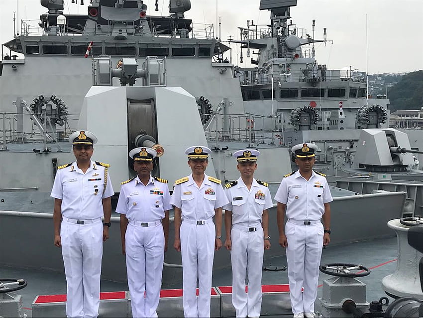 Les navires de la marine indienne Satpura et Kadmatt visitent le Japon, uniforme de la marine indienne Fond d'écran HD