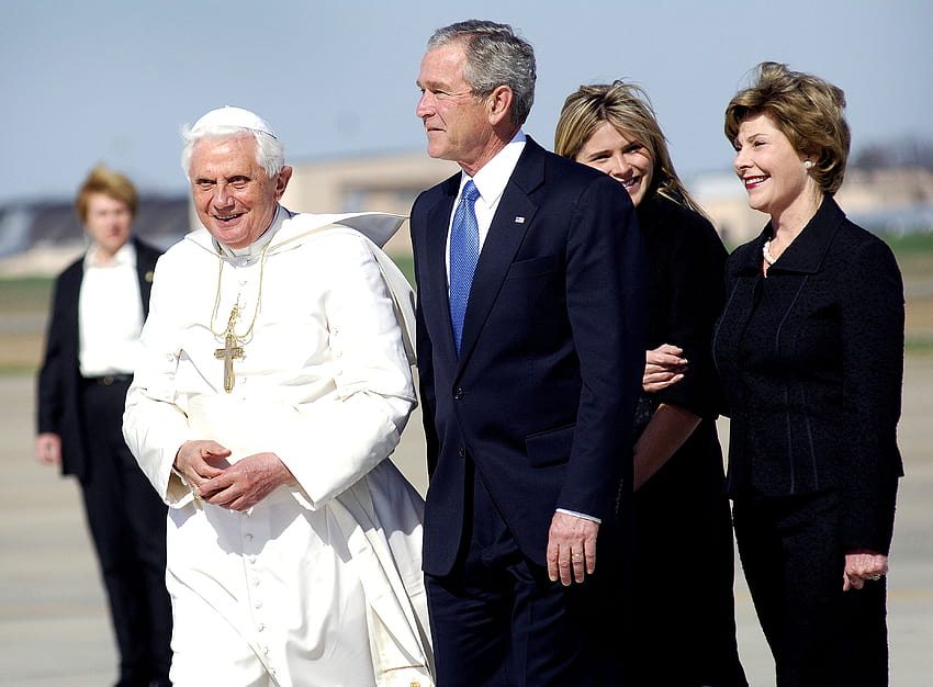 George W. Bush cammina accanto a Papa Giovanni Paolo II · Stock, George Bush Sfondo HD