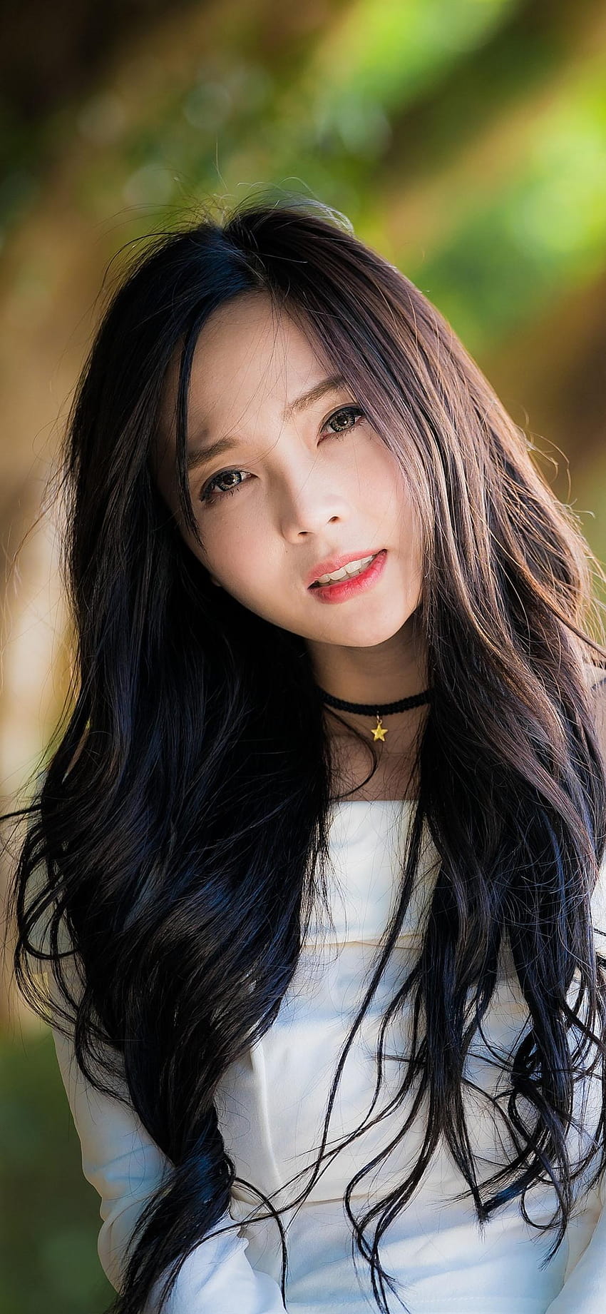Hermosa niña china, mirada, s borrosos 1125x2436 iPhone, modelo de niña de belleza iphone fondo de pantalla del teléfono