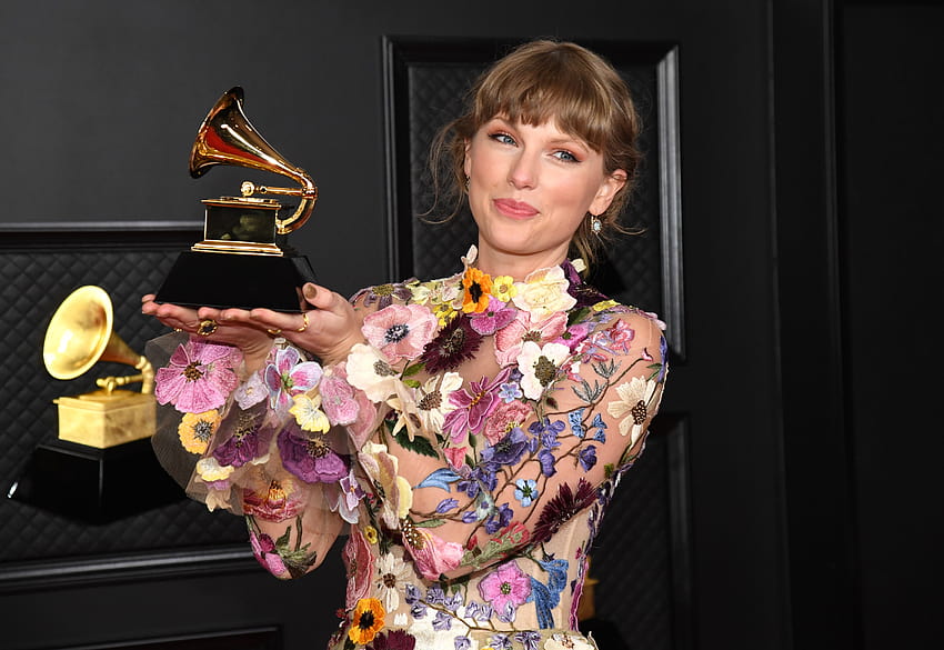 Taylor Swift fa la storia con la vittoria dell'album dell'anno 2021 GRAMMY, dà un grido Sfondo HD