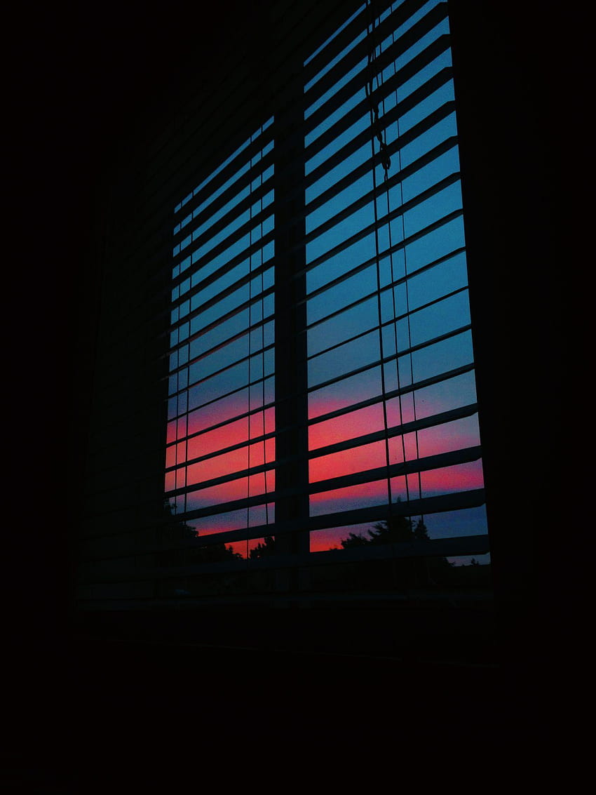 Zachód słońca patrzący przez moje okno, ciemne estetyczne okna Tapeta na telefon HD
