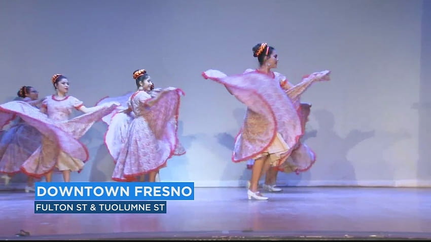 Les élèves du secondaire de la vallée exécutent des danses folkloriques mexicaines traditionnelles Fond d'écran HD