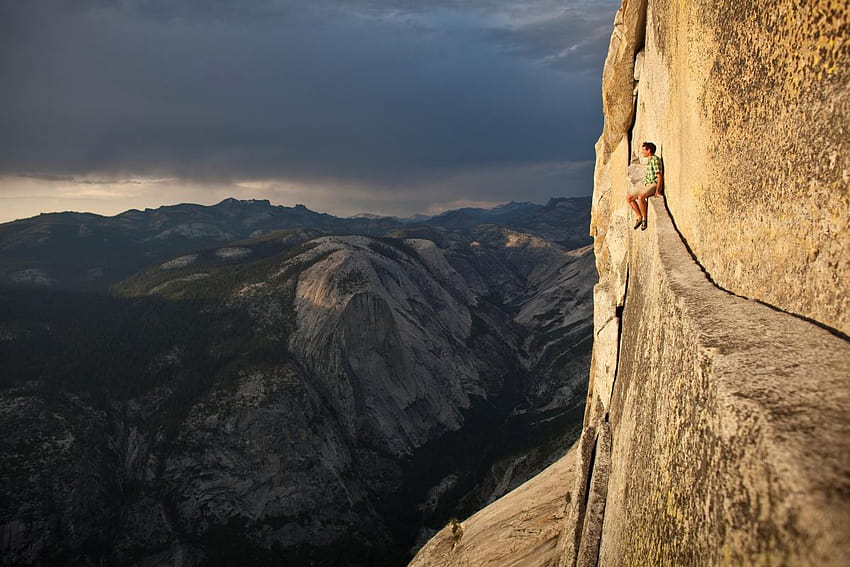Living on the Edge: These 32 People Have No Fear of Heights, no fear background HD wallpaper