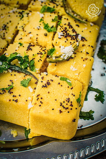 Premium Photo | Gujarati khaman dhokla made using chana dal, served with  green chutney, selective focus | Khaman dhokla, Dhokla, Snap food