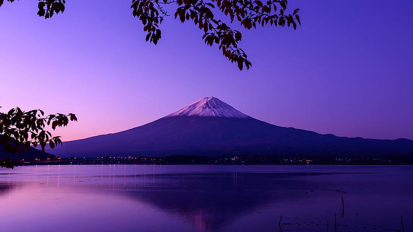 Monte Fuji, Japão Monte Fuji águas calmas céu claro em 2021, monte fuji roxo papel de parede HD