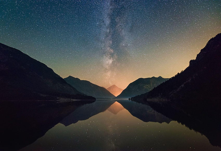 This is Plansee in Austria. I was hoping to capture some shooting, perseids HD wallpaper