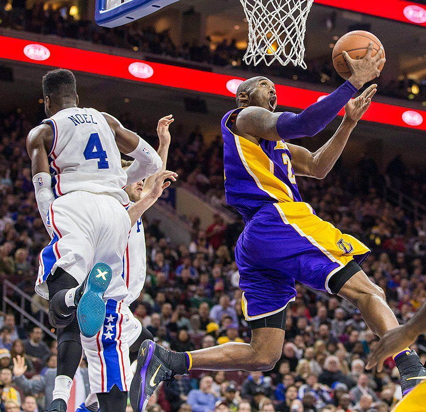 Bewegungen hat er noch. Lakers' Kobe Bryant Layup vs. 76ers' Nerlens Noel, gif Kobe Bryant Hintergrund HD-Hintergrundbild