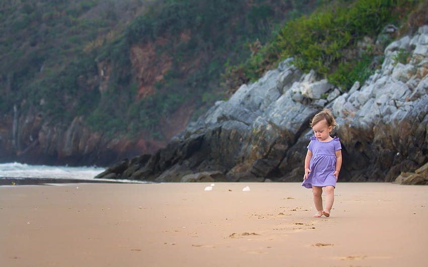 Cute Baby Walking Alone, walk alone girl HD wallpaper