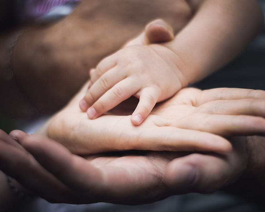 ręka dziecka na dłoniach matki i ojca – Palec, ręce ojca Tapeta HD