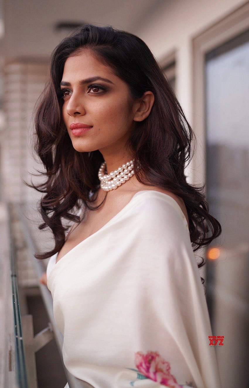 Actress Malavika Mohanan Hot Stills From A Recent Event HD phone wallpaper
