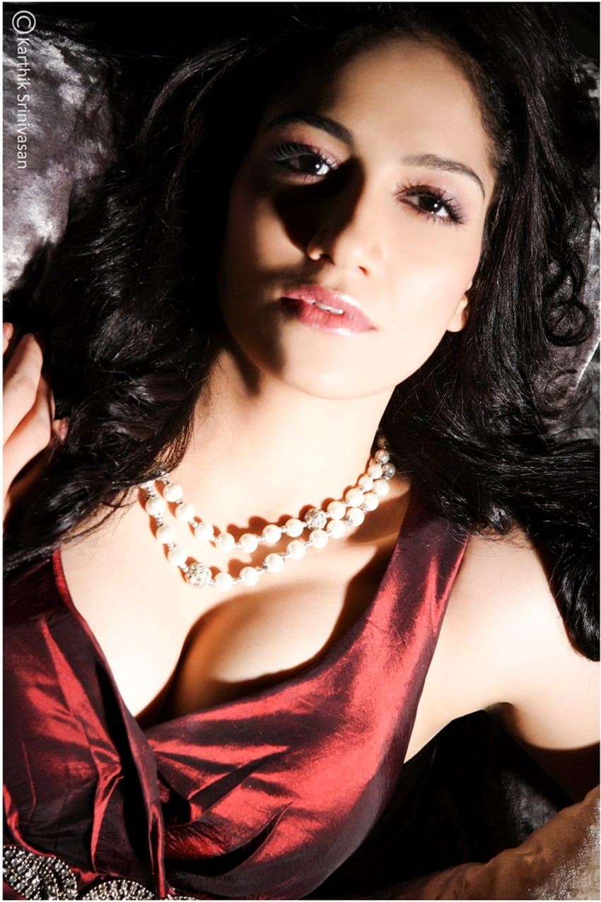 Aktorka Komal Sharma New Hot Shoot Pics, mała Sharma Tapeta na telefon HD