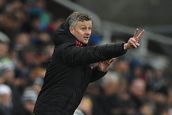 Download Ole Gunnar Solskjær leads Manchester United onto the pitch |  Wallpapers.com