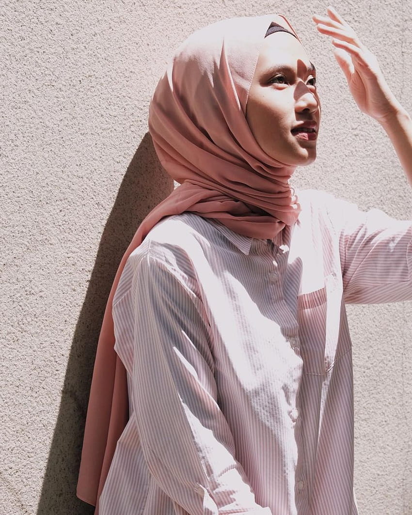 10 Potret Feby Putri, Selebgram Hijab Bersuara Emas nan Menawan HD電話の壁紙
