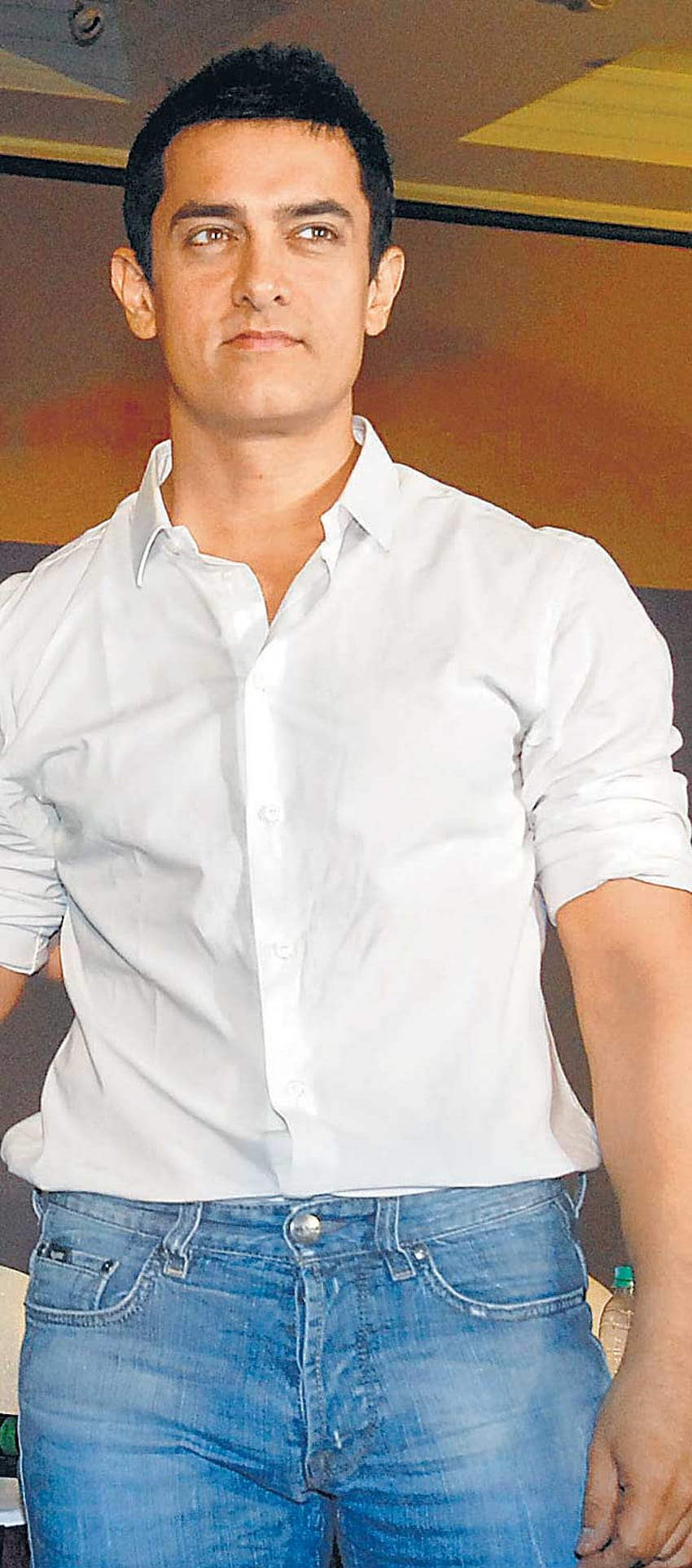 Aamir Khan, uno de mis actores favoritos de Bollywood. fondo de pantalla del teléfono